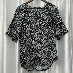 Loft Size Large Black & White Floral Top
